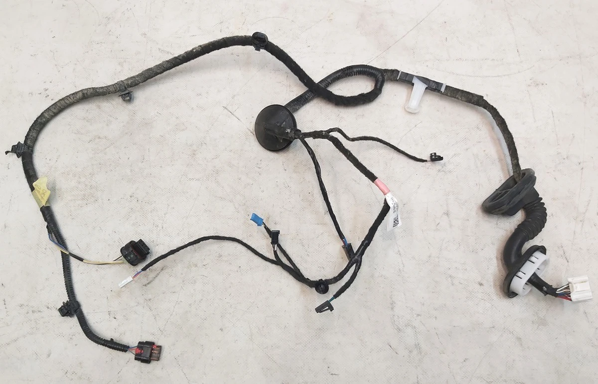 4 ASY,HARN,RR RH DOOR,M3,PREM with contact oxidation Tesla model 3 2067966-00-A