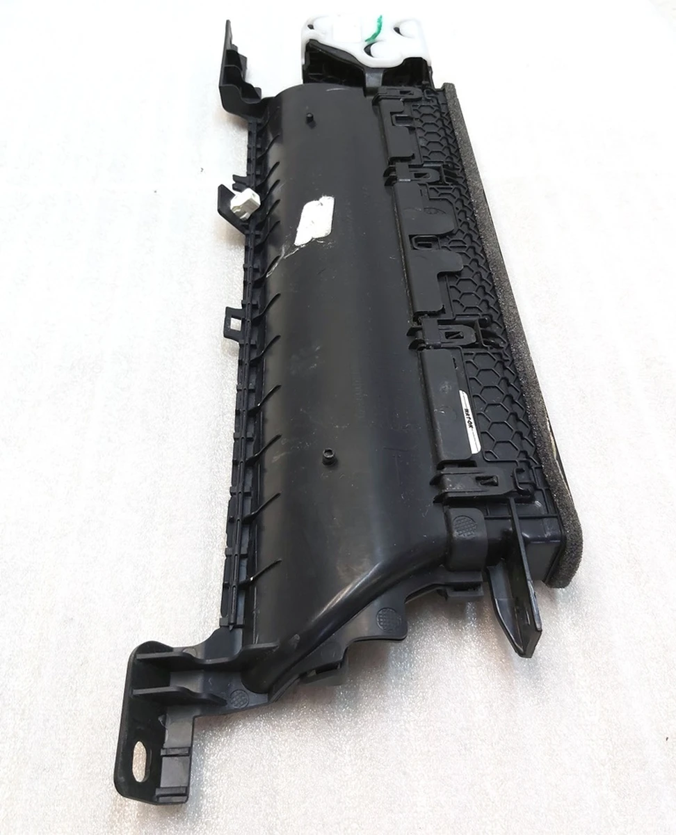 2 Повітропровід центральної панелі водійський у зборі з електродвигуном Tesla model 3 1083320-00-F