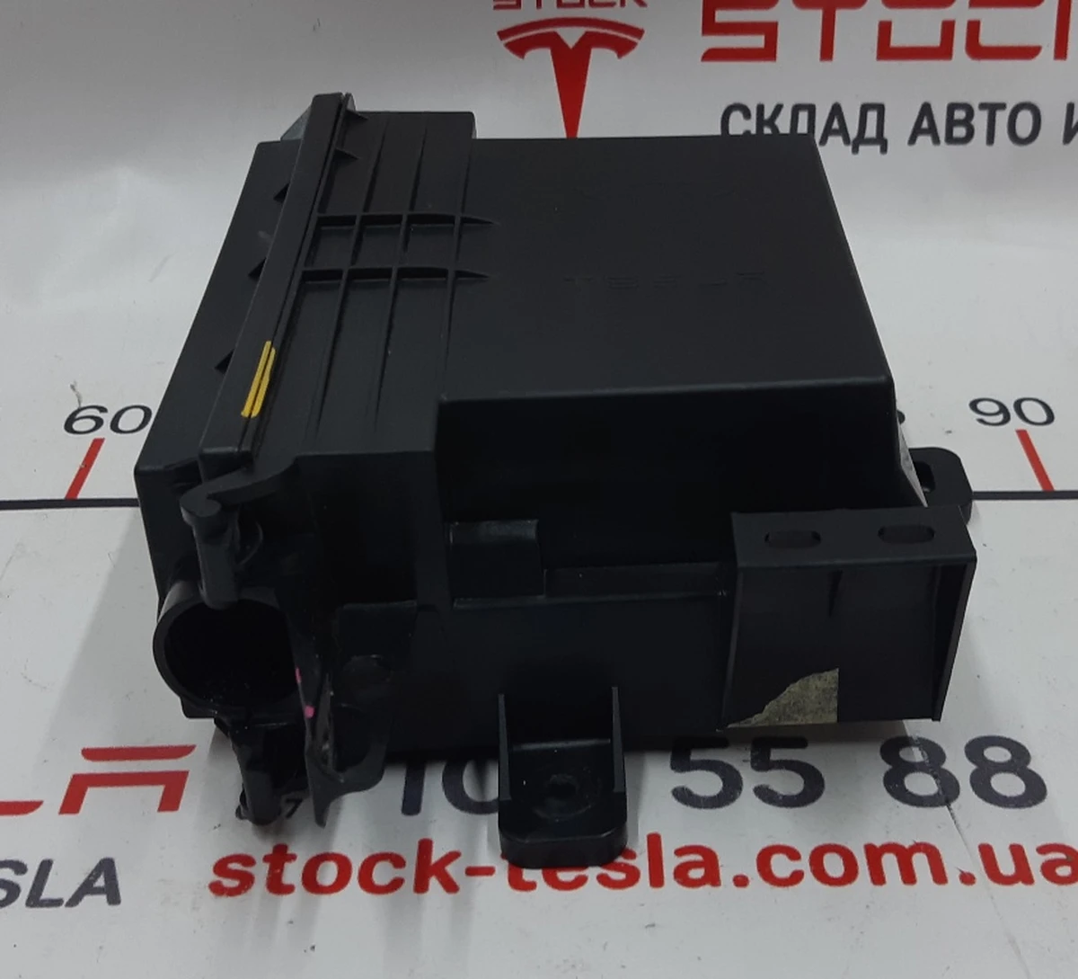 14 Блок управління пневмосистемою REV02 Tesla model X 2135152-81-C