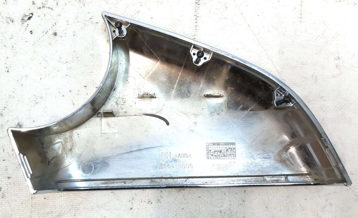 3 Накладка зеркала наружного правого нижняя хром с повреждением Tesla model S, model S REST 1041318-00