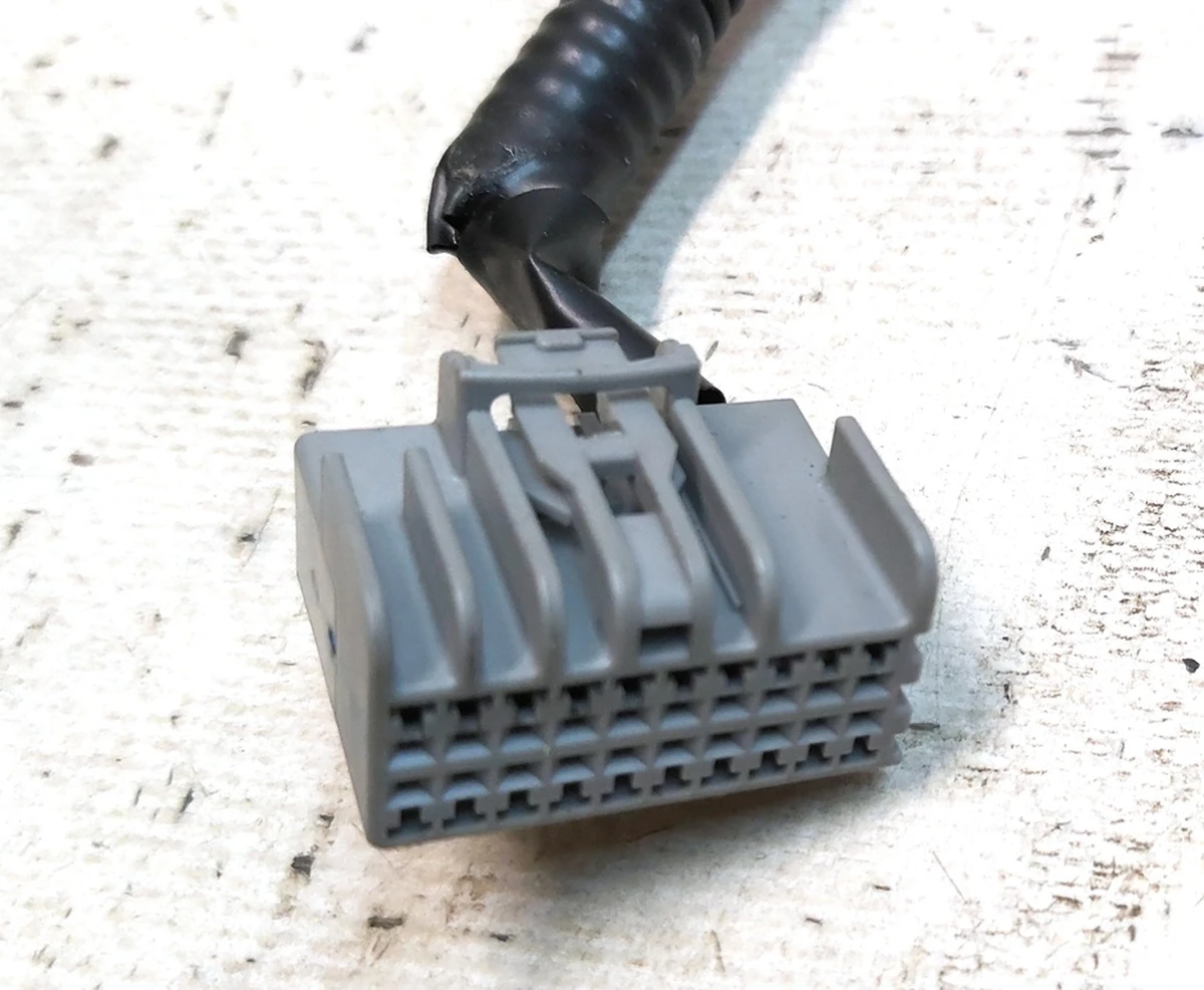 Электропроводка зеркала наружного правого Tesla model S 1041316-00