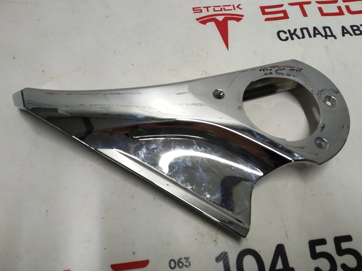 3 Накладка кронштейна дзеркала зовнішнього правого верхня хром Tesla model S, model S REST