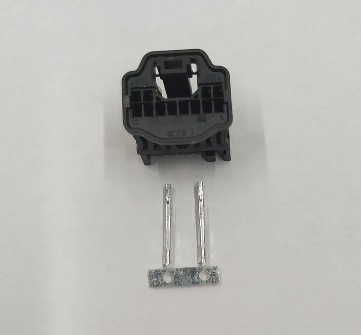 Connector (chip) of the main control unit X172 21775874 Boardreach Tesla Model 3 1098058-S0-M 1462554-S0-L 1566786-S0-E