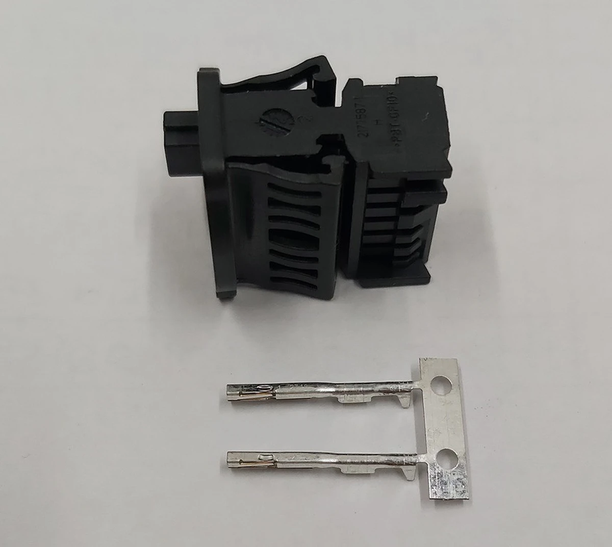 Connector (chip) of the main control unit X172 21775874 Boardreach Tesla Model 3 1098058-S0-M 1462554-S0-L 1566786-S0-E