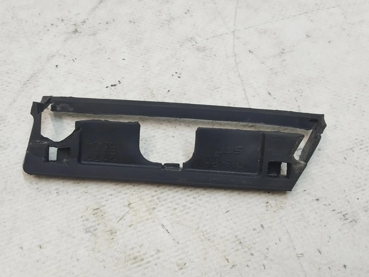 2 Ущільнювач дзеркала зовнішнього правого Tesla Model X 1035181-00-J