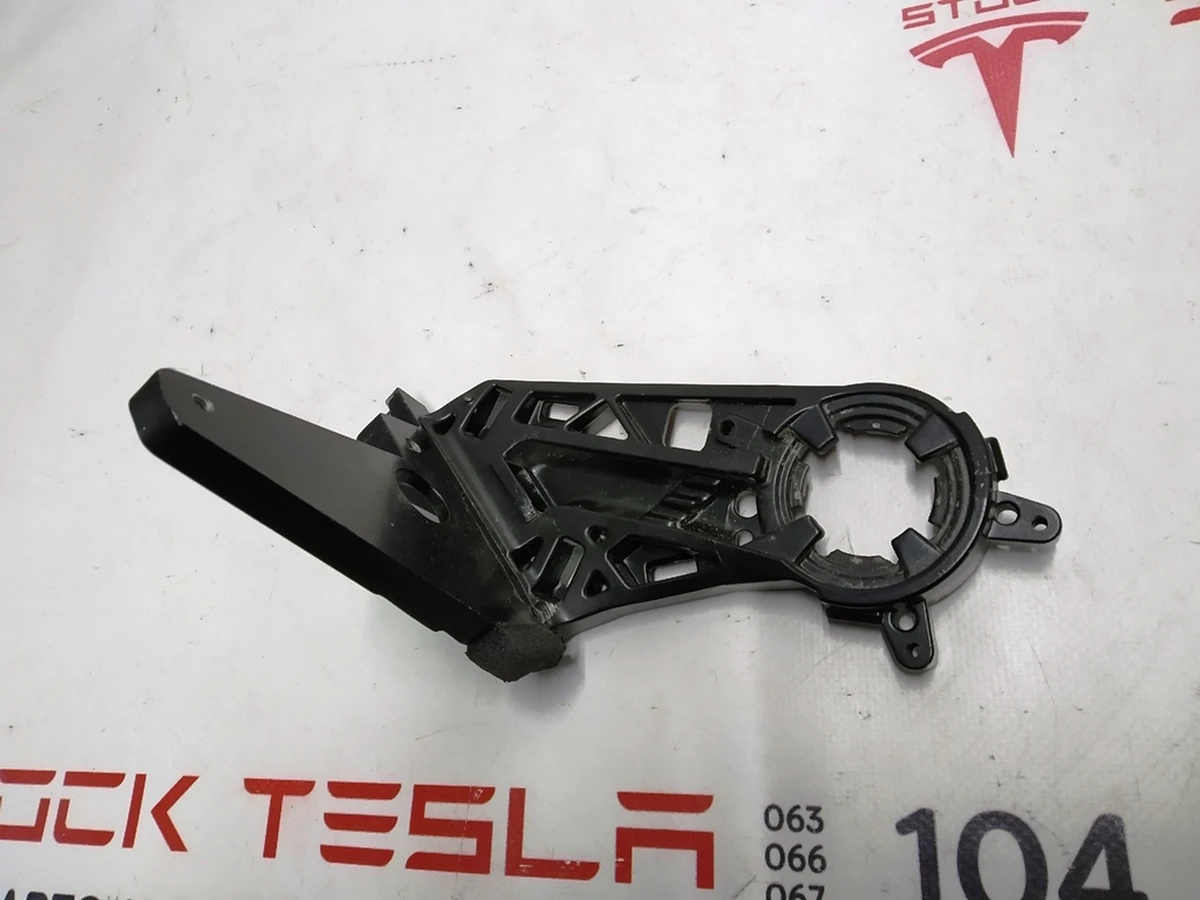 1 Кронштейн зеркала наружного левого 2177.2003 Tesla Model X 1035180