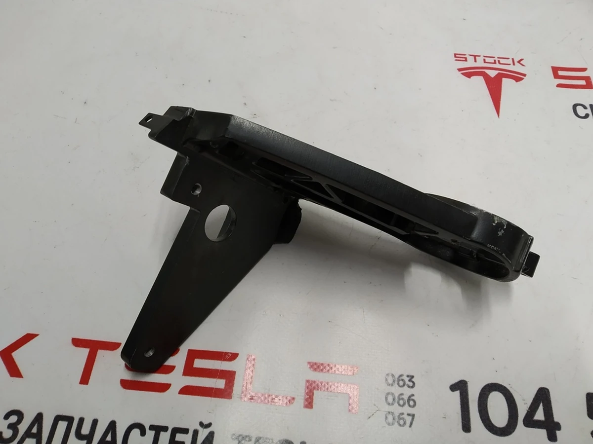 1 Кронштейн зеркала наружного левого 2177.2003 Tesla Model X 1035180