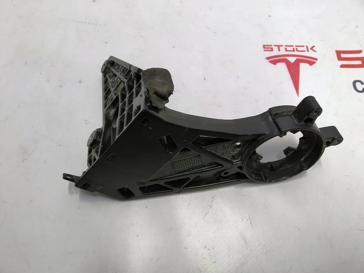1 Кронштейн зеркала наружного левого 2177.2003 Tesla Model X 1035180