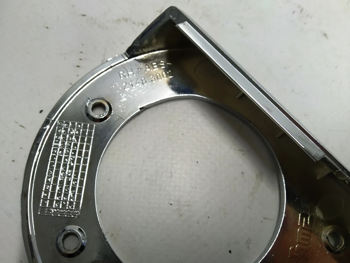 3 Накладка кронштейна дзеркала зовнішнього правого верхня хром Tesla model S, model S REST