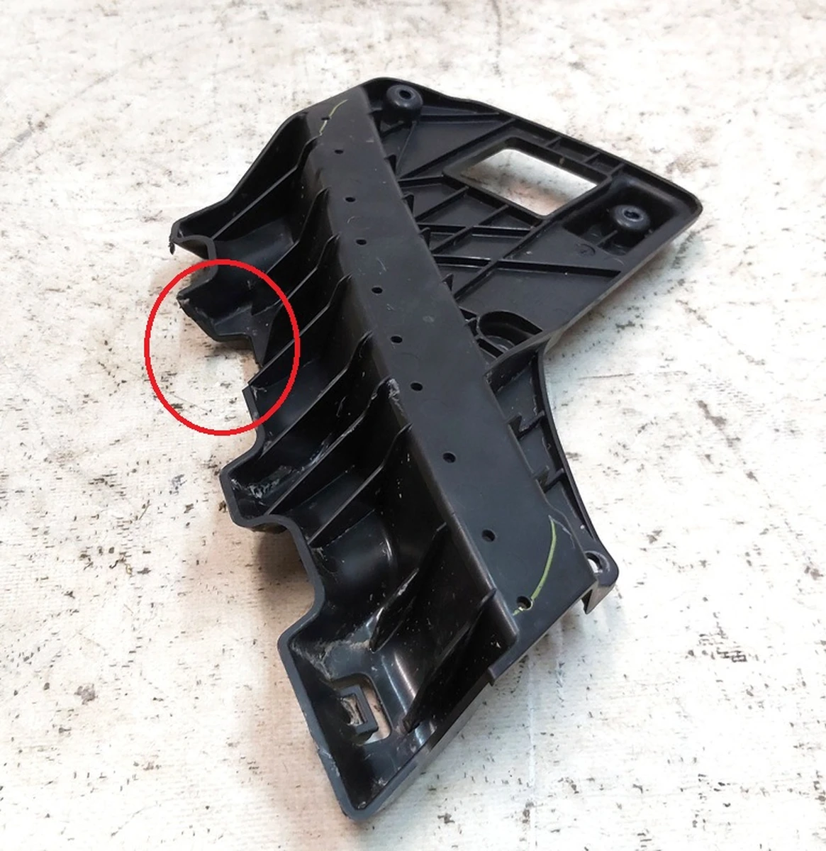 5 GLOBAL HEADLAMP FASCIA BRACKET - LEFT HAND with damage Tesla Model 3, Model Y 1812092-00-A