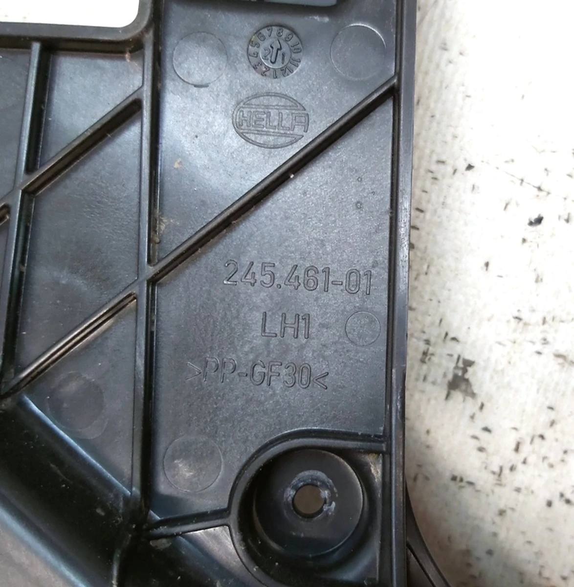 5 GLOBAL HEADLAMP FASCIA BRACKET - LEFT HAND with damage Tesla Model 3, Model Y 1812092-00-A