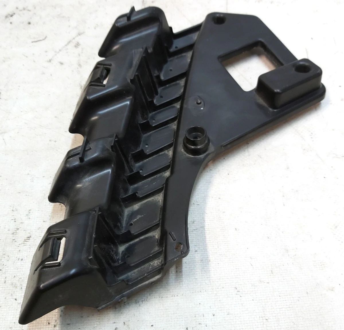 6 Кронштейн фари правий GLOBAL 245.461-02 RH2 Tesla Model 3, Model Y 1812093-00-A