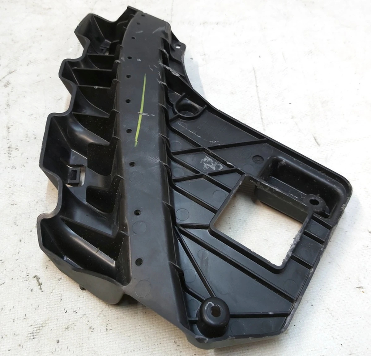 6 Кронштейн фари правий GLOBAL 245.461-02 RH2 Tesla Model 3, Model Y 1812093-00-A