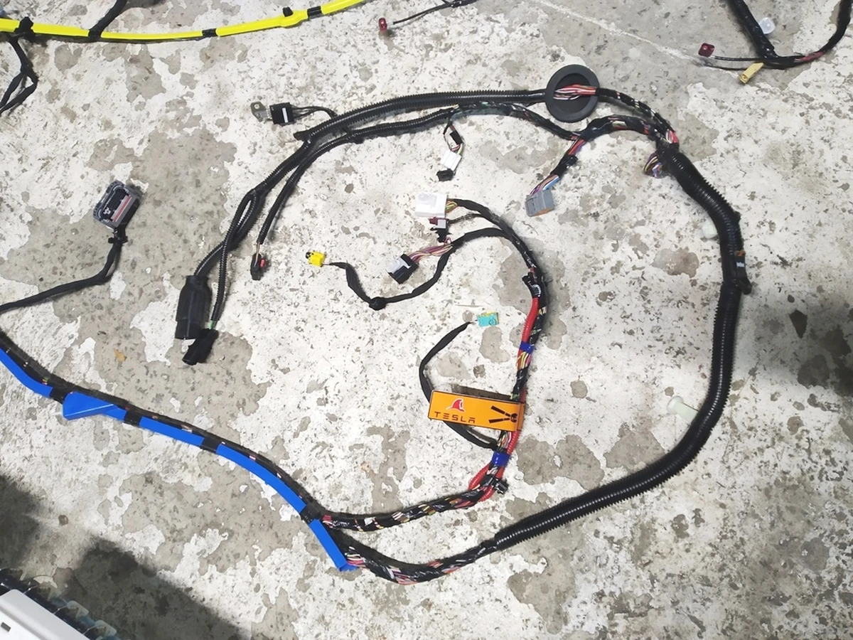 3 Електропроводка салону права Premium 5S Tesla model Y 2489042-00-A
