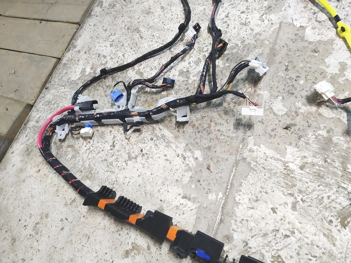 3 Електропроводка салону права Premium 5S Tesla model Y 2489042-00-A