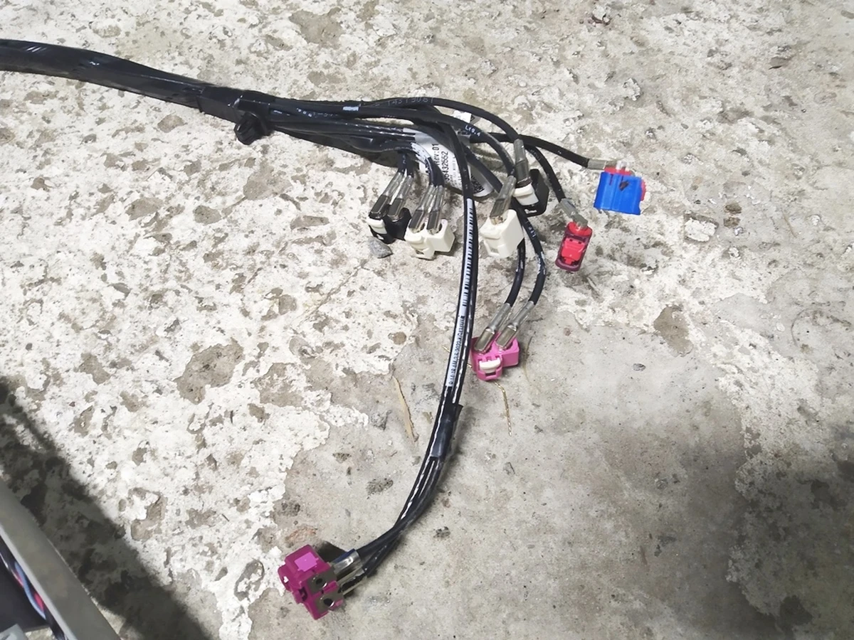 3 Електропроводка салону права Premium 5S Tesla model Y 2489042-00-A