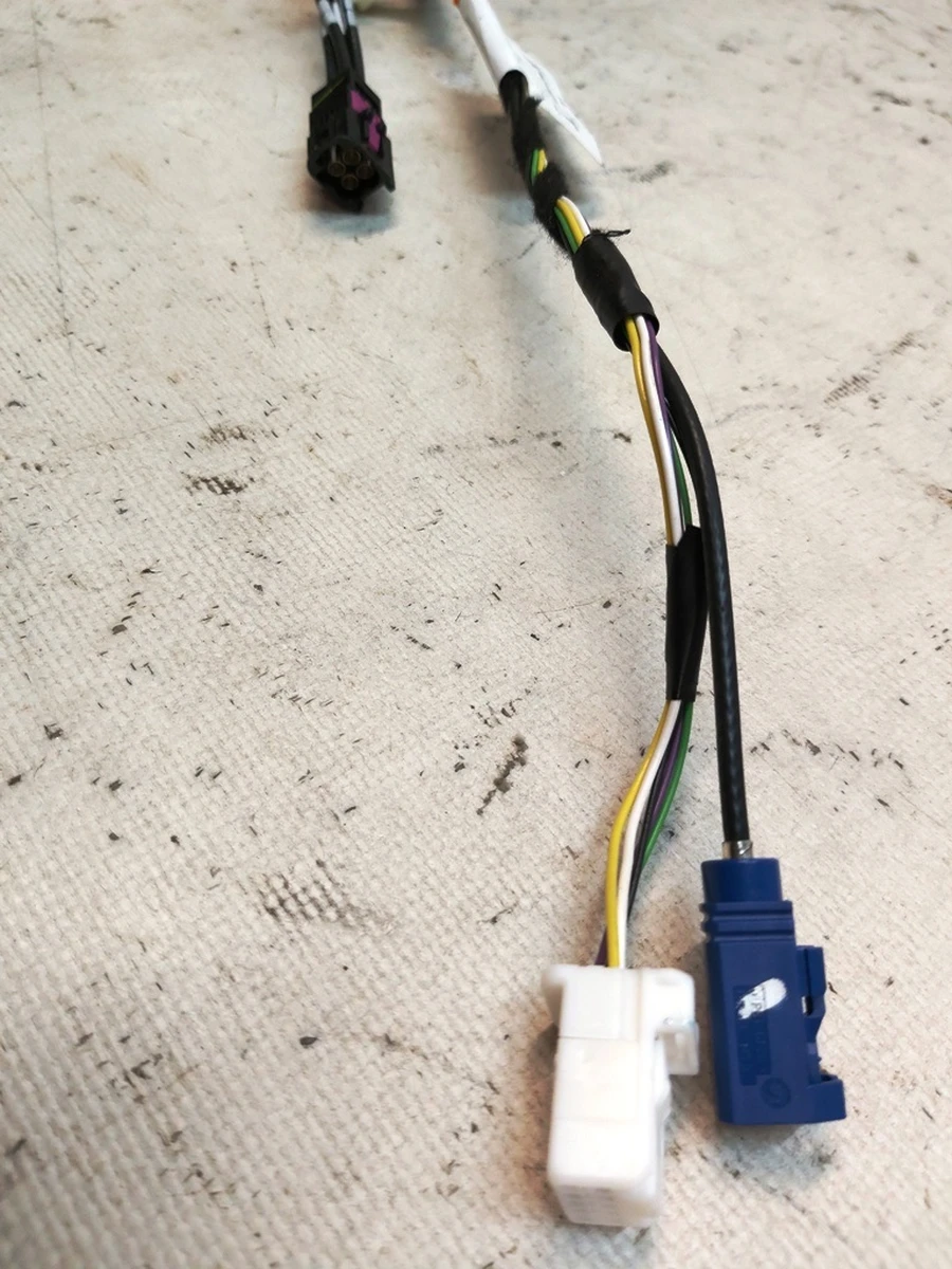 1 Электропроводка камеры и GPS модуля лобового стекла Tesla Model Y 2489057-00-B