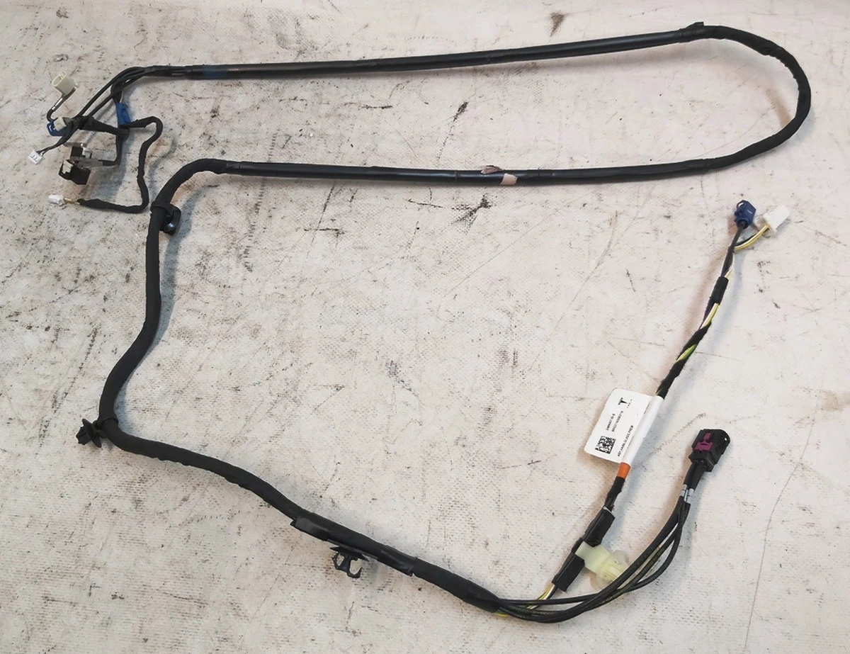 1 Электропроводка камеры и GPS модуля лобового стекла Tesla Model Y 2489057-00-B