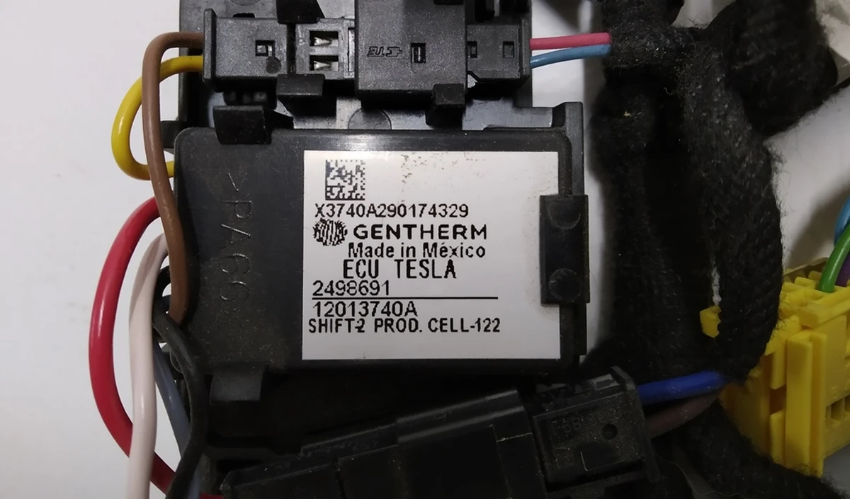 1 Модуль управления подушки безопасности водителя в сборе Tesla model X 2498691