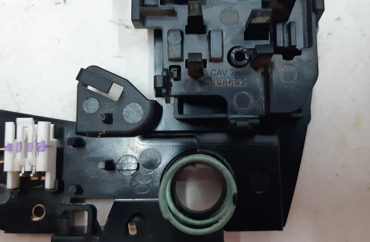 1 Кронштейн модуля управління подушки безпеки водія Tesla model X 2498692-CAV2