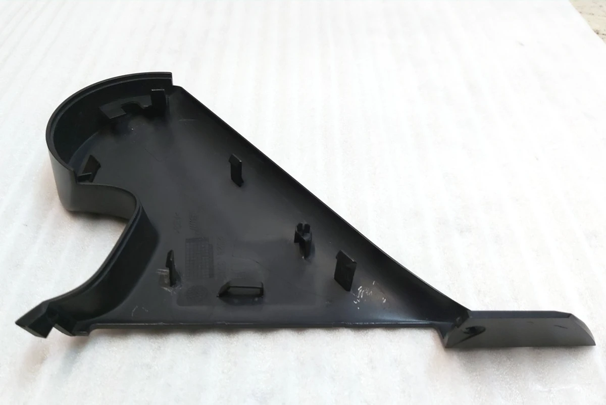 1 Накладка кронштейна зеркала наружного левого нижняя BLACK Tesla model Y 2529.3003