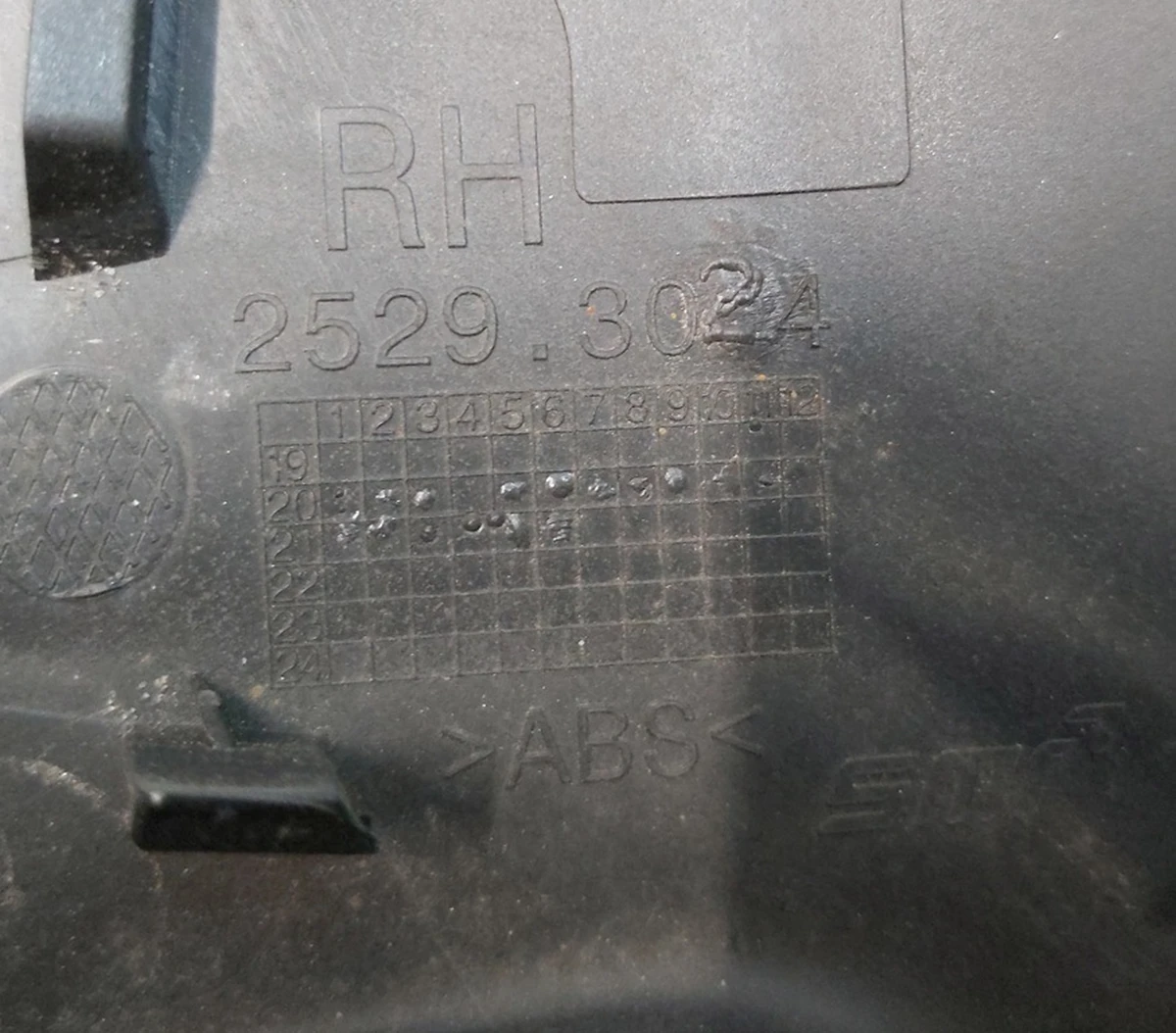 1 Right outer mirror bracket cover plate BLACK Tesla model Y 2529.3024