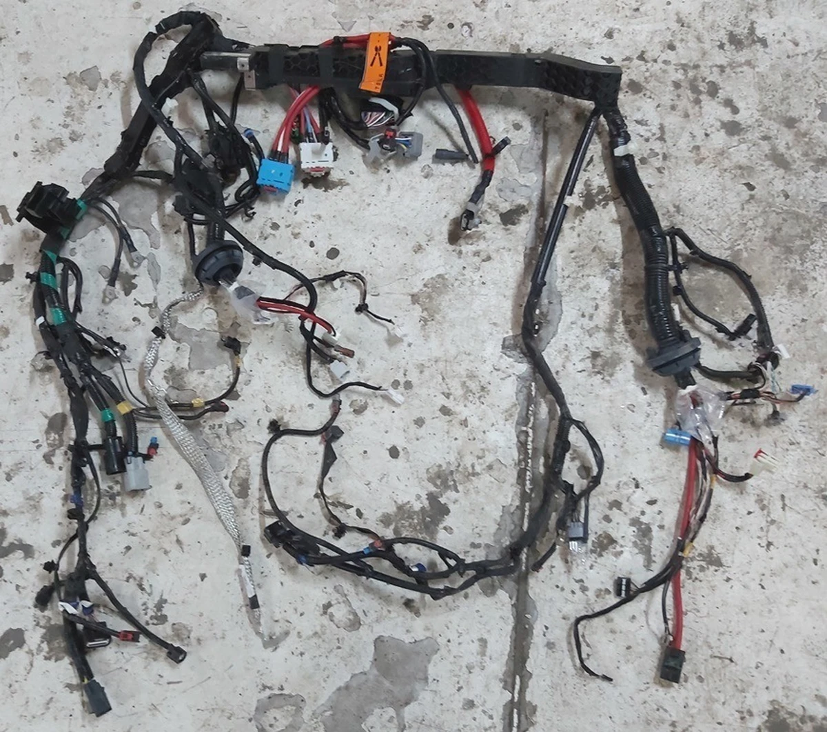 3 Электропроводка подкапотная RWD с косой заземленияTesla model 3 2567964-02-B