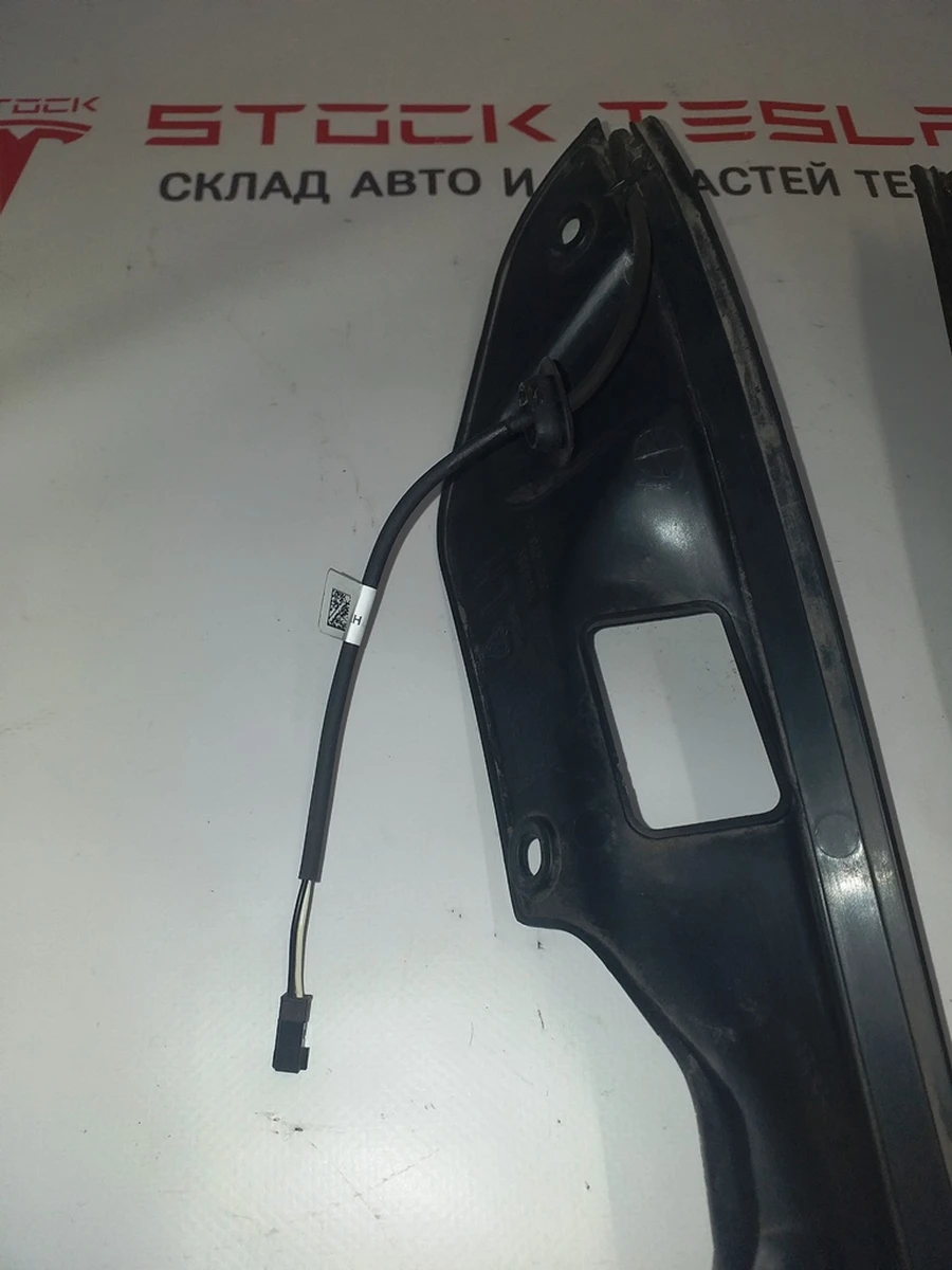 13 Датчик прижатия накладки двери крышки багажника правый Tesla model S, model S REST 6007570-00-B