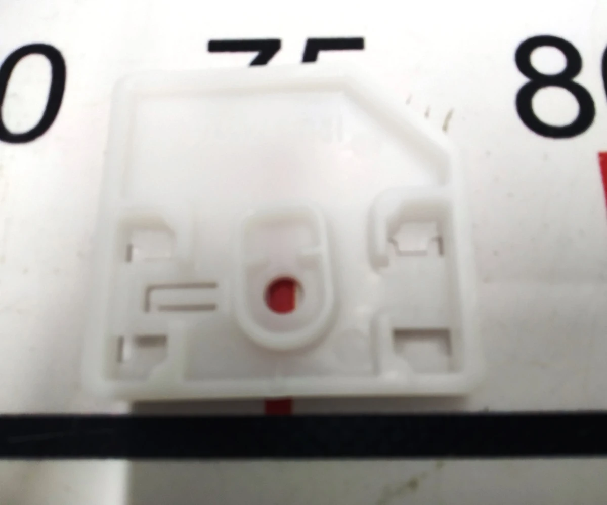 6 Кронштейн кріплення козирка сонцезахисного правого Tesla model S, model S REST 1013832-00-E