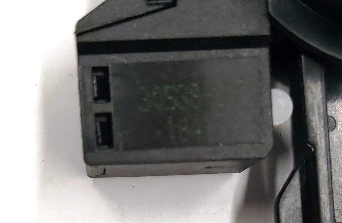 31 Механизм бардачка (перчаточного ящика) с датчиком освещения Tesla Model S, Model S REST, Model X, Model 3 1003327,1083340