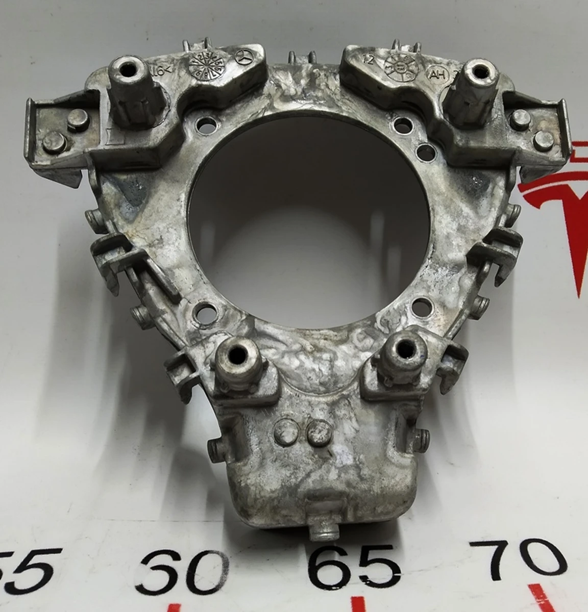 1 Корпус(бокс) металевий подушки безпеки водія Tesla model X S REST 3058097