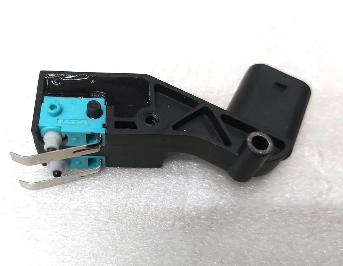 Датчик замка капота Tesla model 3, model 3 jan 2024, model Y 1500397-00-E