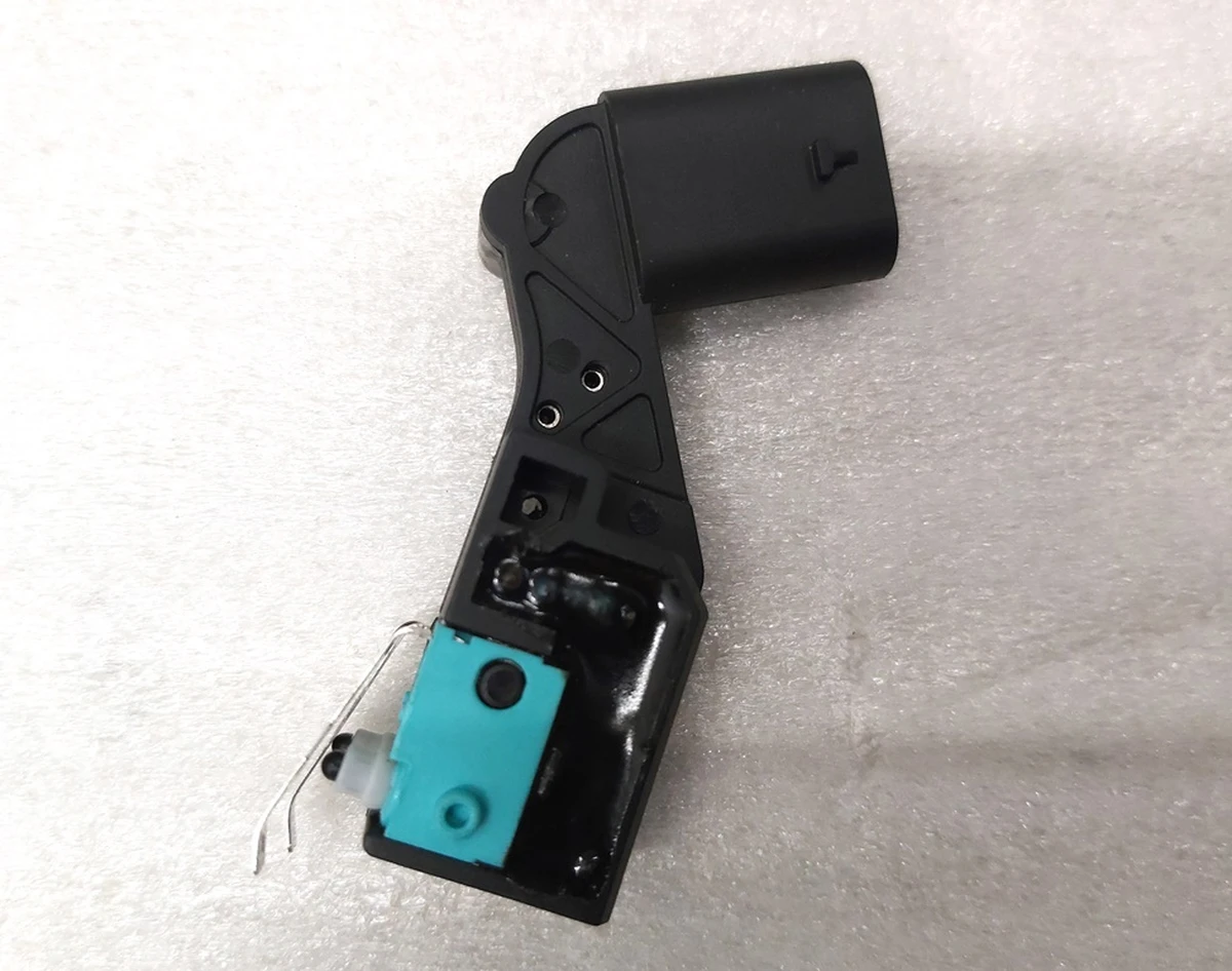 Датчик замка капота Tesla model 3, model 3 jan 2024, model Y 1500397-00-E