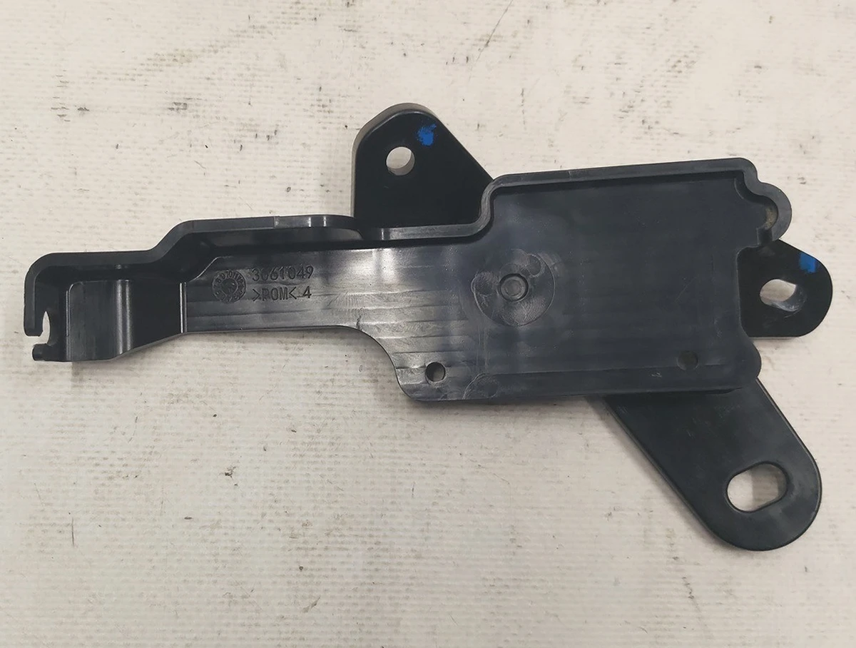 Кронштейн привода замка капота электрического открытия закрытия Tesla model 3, model Y 1500398-00-D