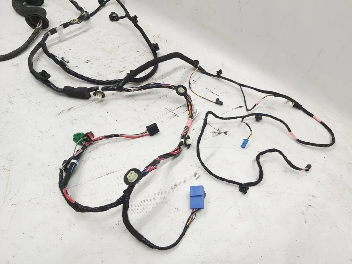 2 Електропроводка дверей передньої правої PREMIUM Tesla model 3 2067963-00-A