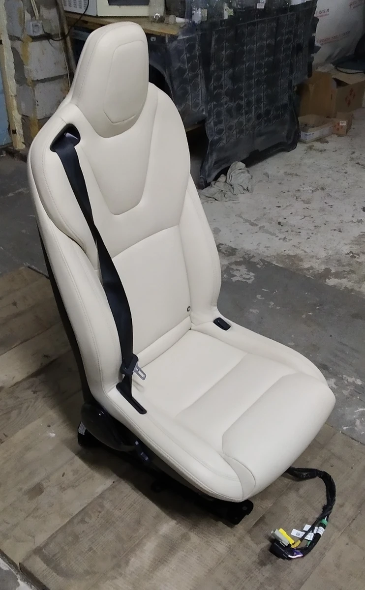 1 Сидіння 2-го ряду праве PUR CRM з мех. перем. (без блоку упр. та подушки безпеки) (без електроприводу нахилу сидіння) Tesla model X 3123608-03-A