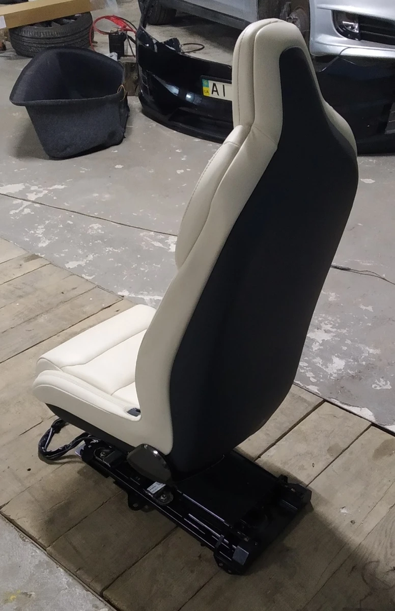 1 Seat of the 2nd row right PUR CRM with fur. per. (without control unit and airbag) (without power seat tilt) Tesla model X 3123608-03-A