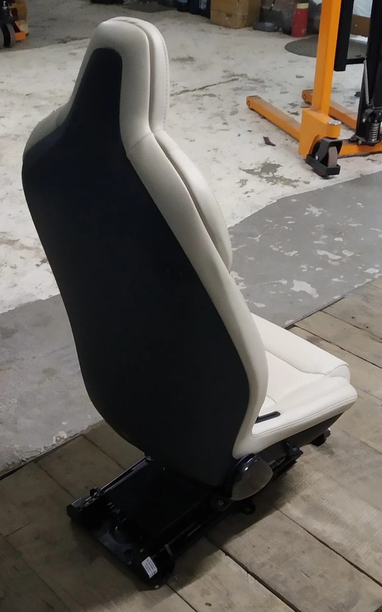 1 Сидіння 2-го ряду праве PUR CRM з мех. перем. (без блоку упр. та подушки безпеки) (без електроприводу нахилу сидіння) Tesla model X 3123608-03-A