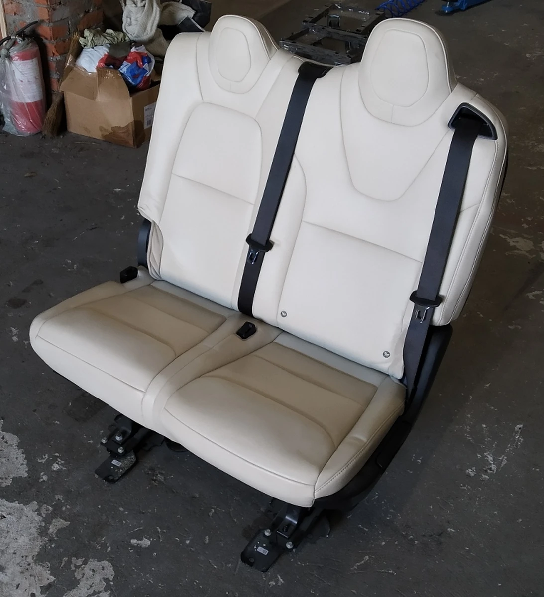 2 Seat 2nd row double left PUR CRM with movement mechanism assembly (without airbag) Tesla model X 3123713-03-A