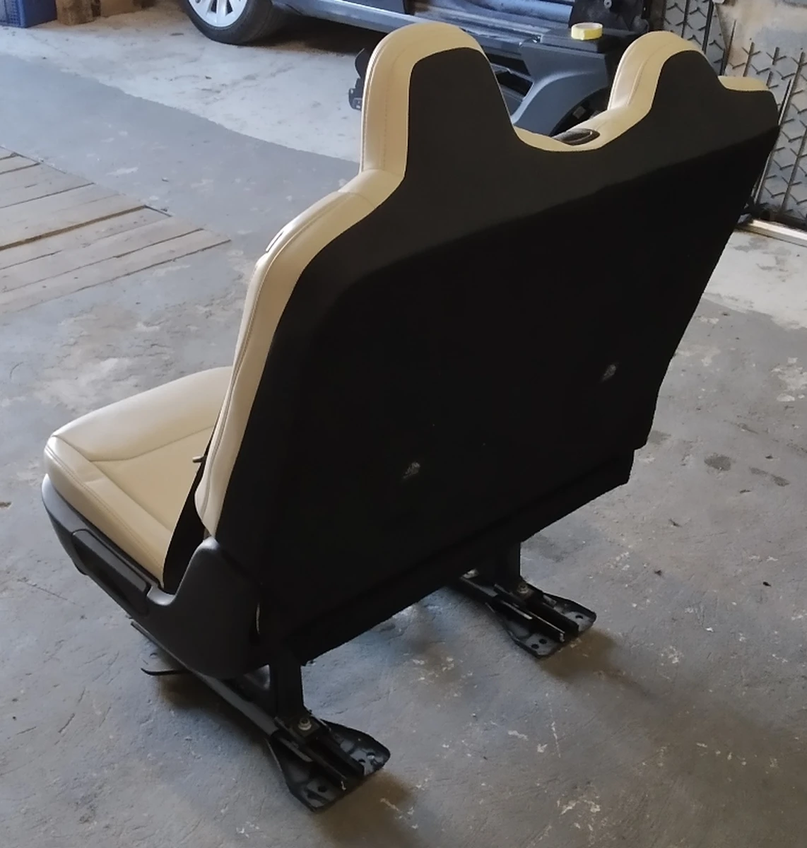 2 Seat 2nd row double left PUR CRM with movement mechanism assembly (without airbag) Tesla model X 3123713-03-A