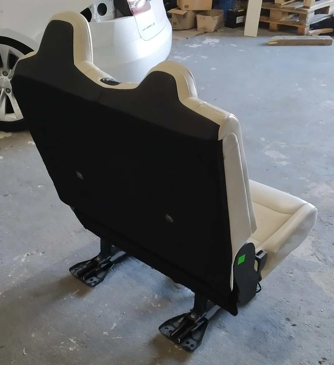 2 Seat 2nd row double left PUR CRM with movement mechanism assembly (without airbag) Tesla model X 3123713-03-A