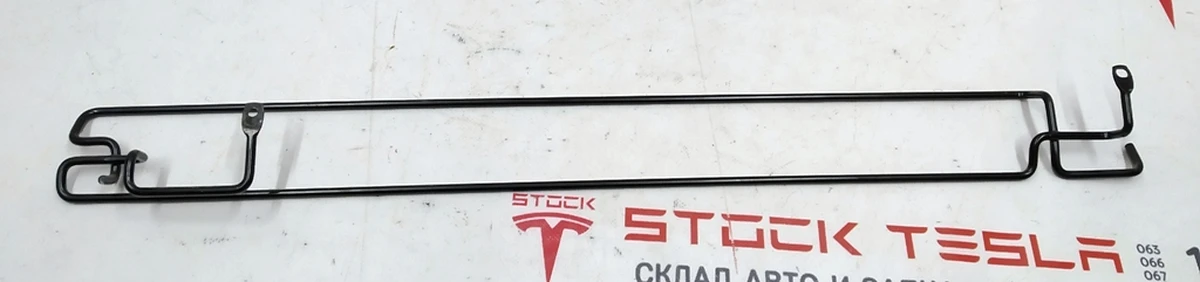 2 Кронштейн кріплення чохол-накладки нижньої спинки подвійного лівого сидіння 2-го ряду Tesla model X 3123713-03-A