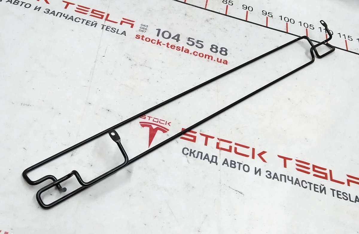 2 Кронштейн кріплення чохол-накладки нижньої спинки подвійного лівого сидіння 2-го ряду Tesla model X 3123713-03-A