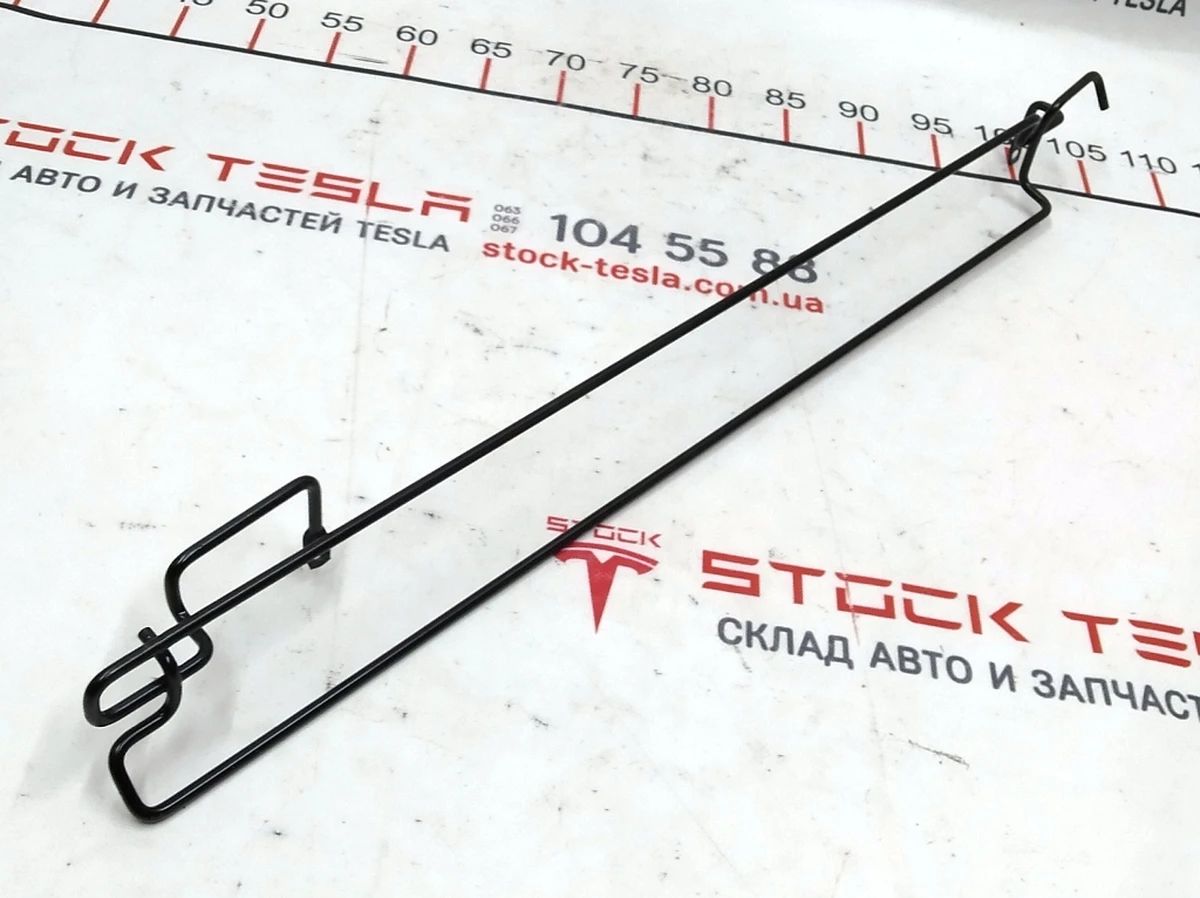 2 Кронштейн кріплення чохол-накладки нижньої спинки подвійного лівого сидіння 2-го ряду Tesla model X 3123713-03-A