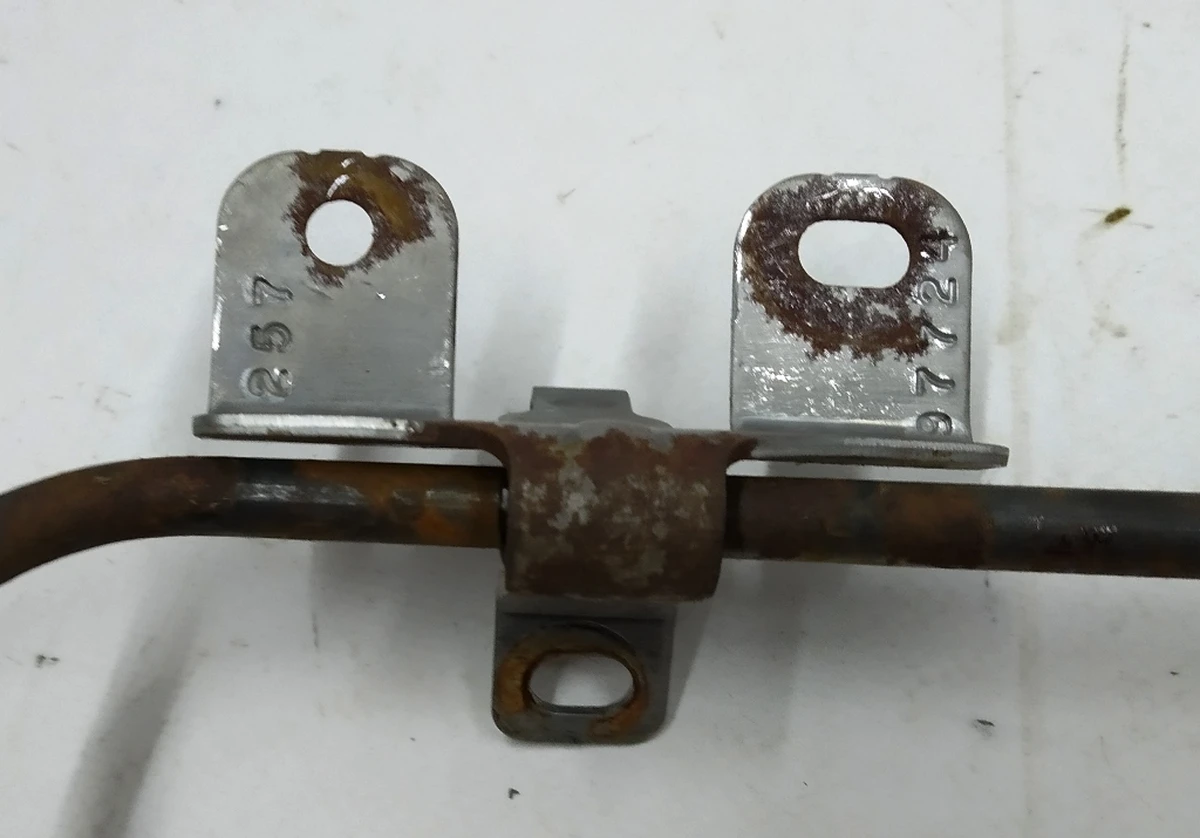 2 Упор спинки подвійного лівого сидіння 2-го ряду в зборі з кронштейнами кріплення Tesla model X 3123713-03-A