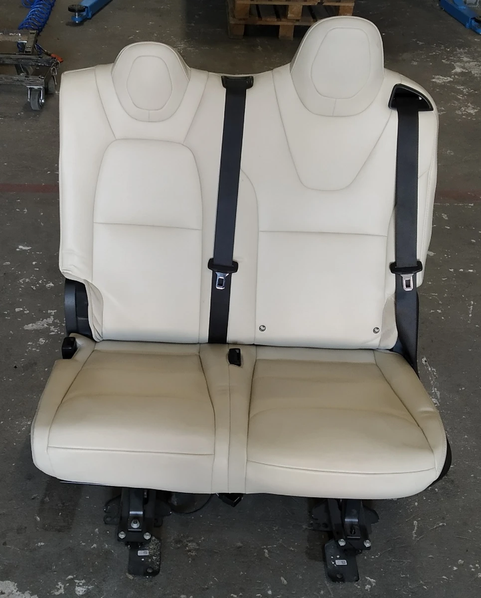 2 Сидіння 2-го ряду подвійне ліве PUR CRM з механізмом пересування Tesla model X 3123713-03-A