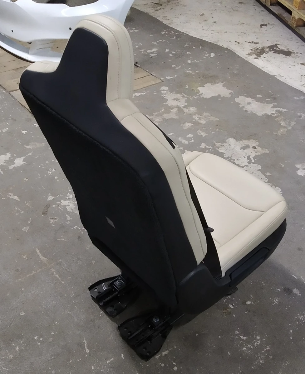 1 Сидіння 2-го ряду праве одинарне PUR CRM з механізмом пересування в зборі Tesla model X 3123720-03-A