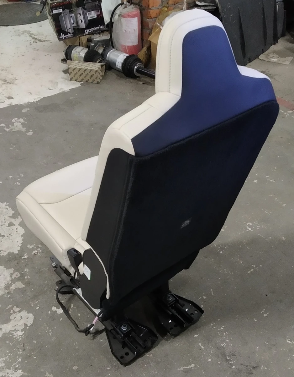 1 Сидіння 2-го ряду праве одинарне PUR CRM з механізмом пересування в зборі Tesla model X 3123720-03-A