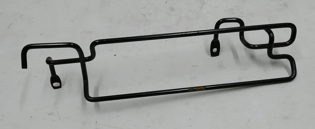 1 Кронштейн кріплення чохол-накладки нижньої спинки одинарного правого сидіння 2-го ряду Tesla model X 3123720-03-A