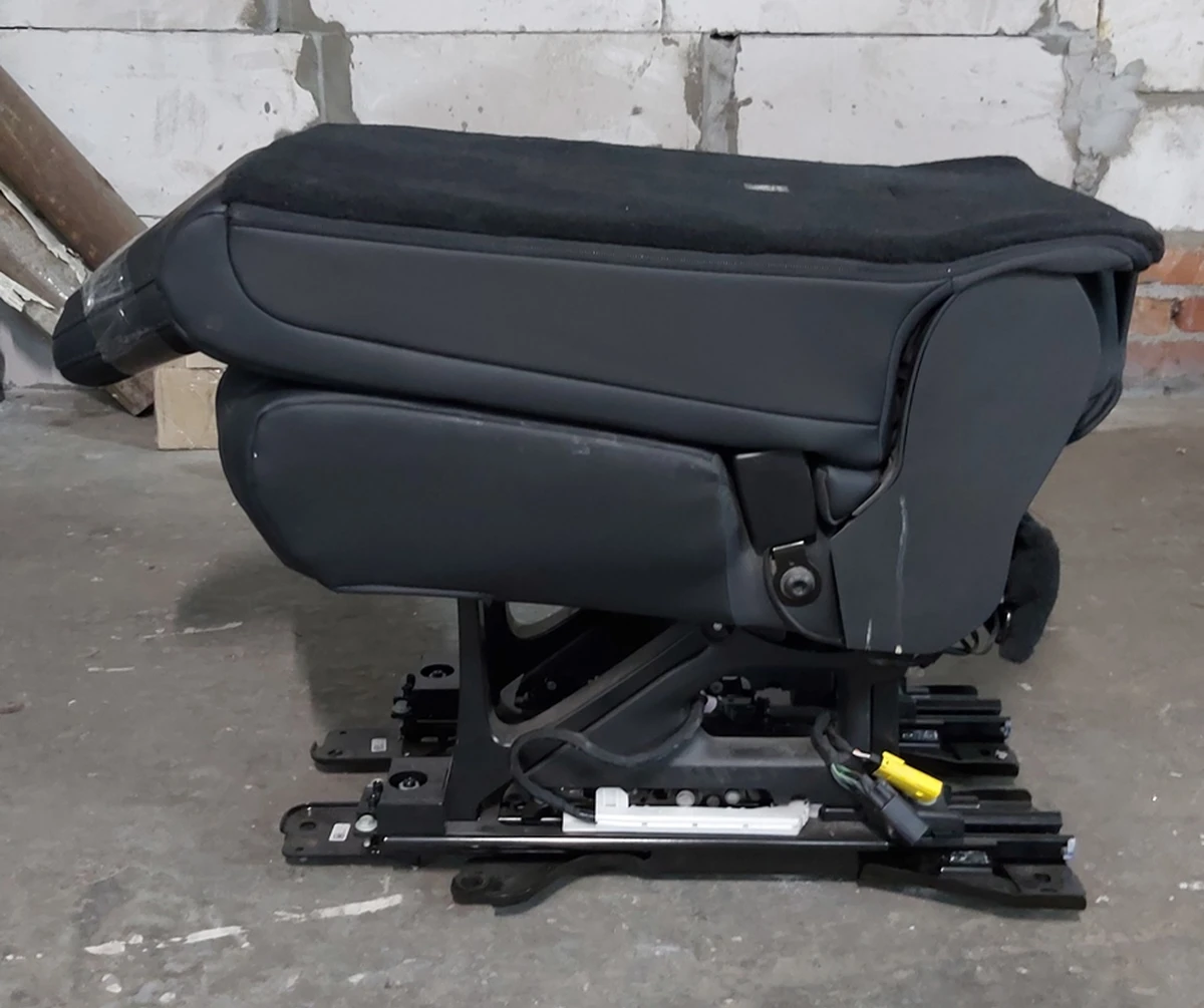 1 NA MX 2R 7ST 40 RH SEAT ASY PUR BLK assy Tesla model X 3123720-02-A